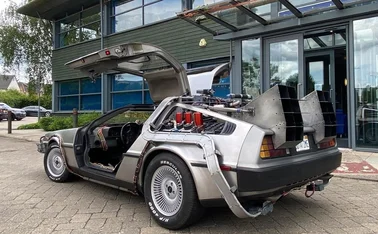 DeLorean car