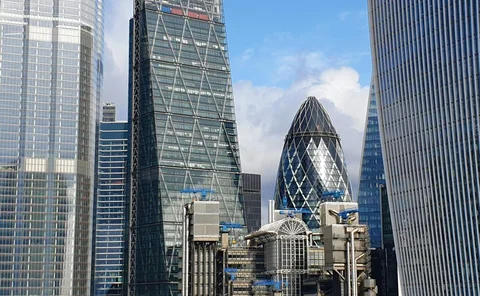 lloyds with skyscrapers